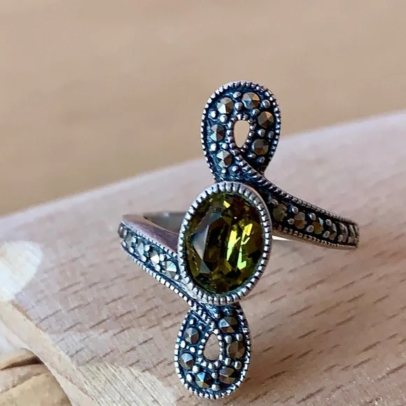 VINTAGE JUDITH JACK STERLING SILVER 925 OLIVE GREEN QUARTZ AND MARCASITE RING